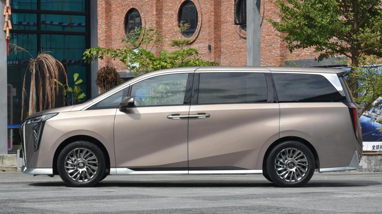 经常自驾游首选这3台MPV，配头等舱座椅，油耗低至5.5L，家用首选