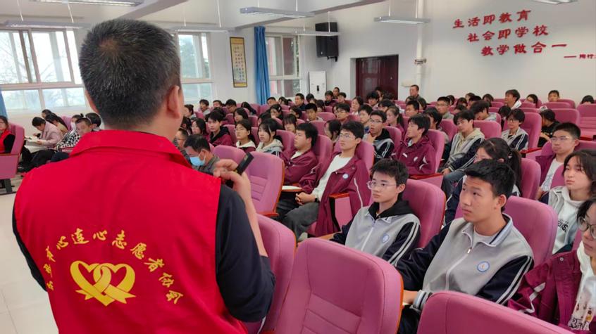 急救知识进校园 公益力量护成长——西安市心连心志愿者协会走进市六十二中学