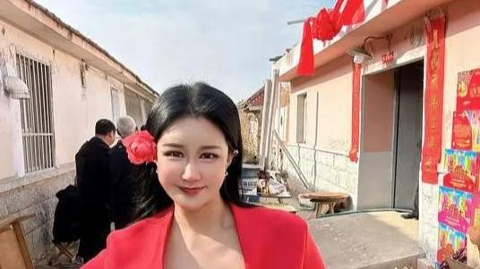 一代港星为爱隐退，下嫁山东农民工，26桌流水席见证幸福！