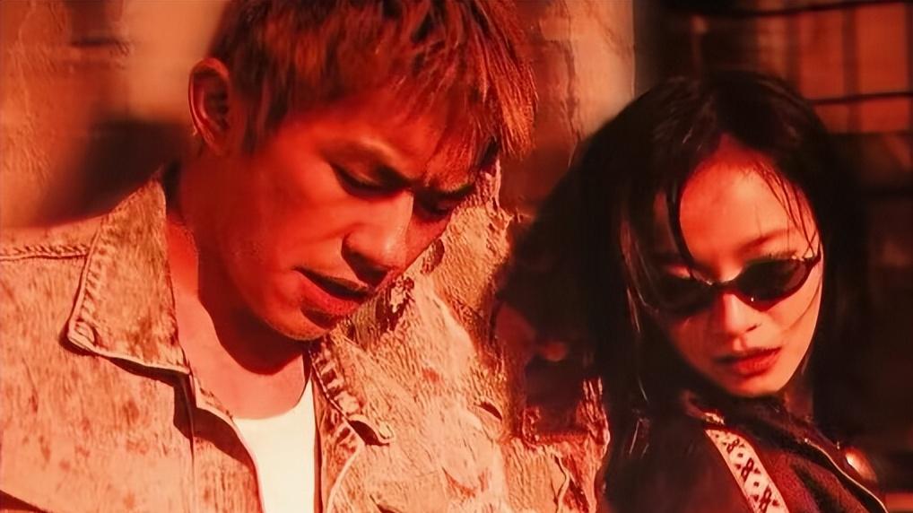 狂野时代票房大跌，幽灵包场惹争议，网友称看完想吐