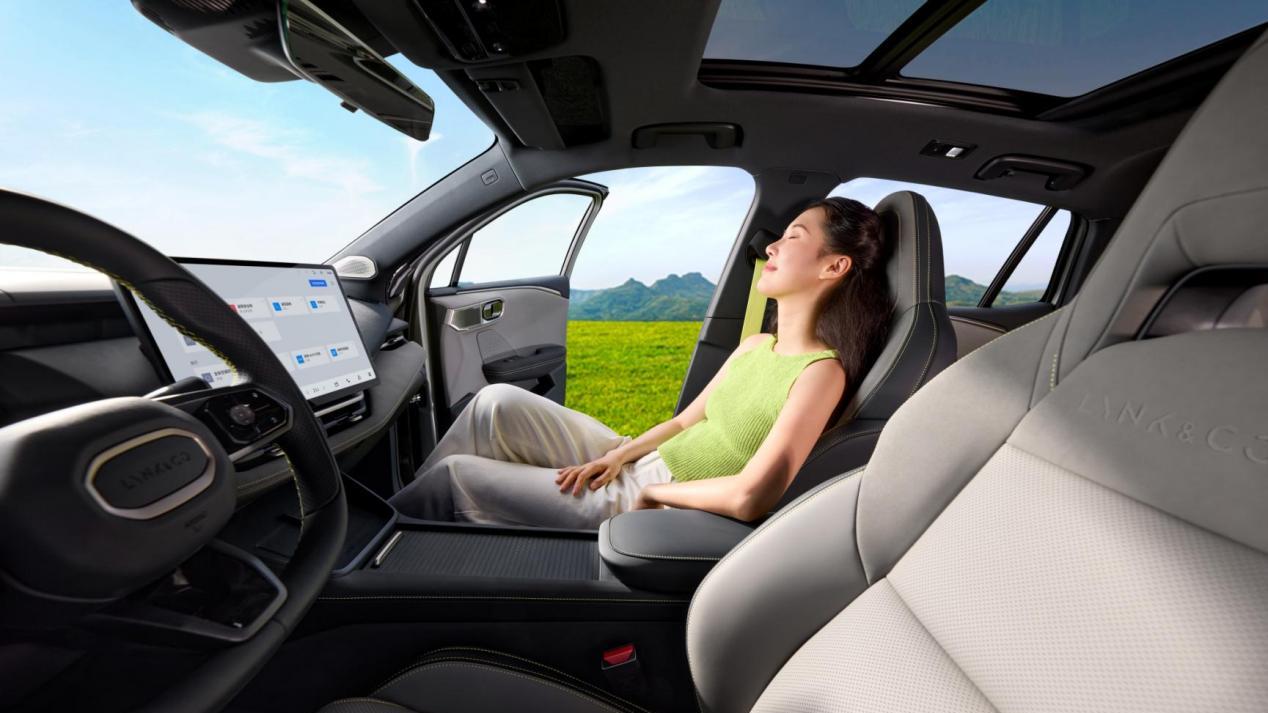 年轻人选SUV的核心需求，领克06 Relive用个性和安全回应