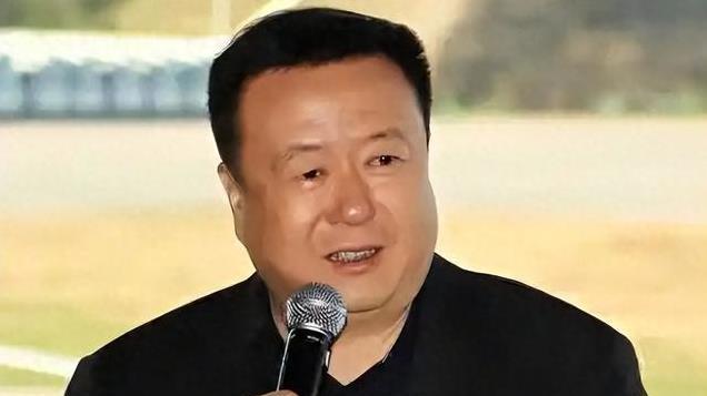 一婚娶央视主持，二婚娶演员，三婚娶小30岁美女，64岁才当上爸爸