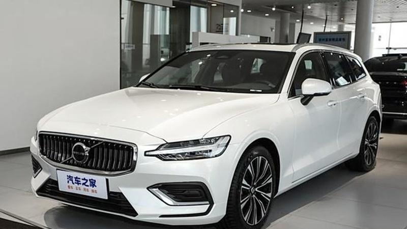 沃尔沃V60推冰川蓝车漆，温变效果实现，光影美学动态呈现