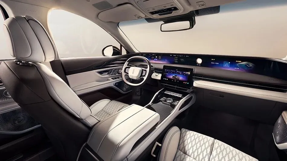 与奔驰GLC同级，却20多万出头 配2.0T+48寸巨屏，值得买吗？