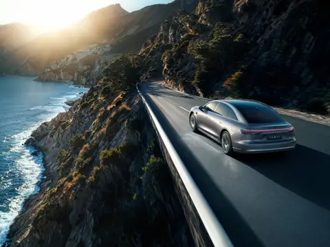 不止豪华，更是安心！享界S9为何成30万级智能轿车首选？