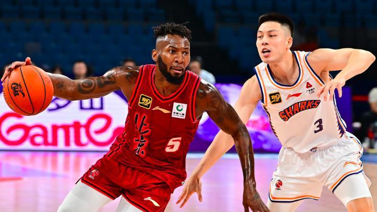 23分大胜挺进决赛！洛夫顿18+10+9打爆北京，李添荣飙进6三分