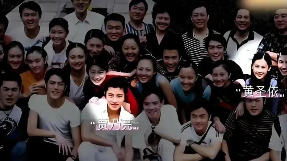 黄圣依自曝恋情，网友：他俩啥时候在一起的？