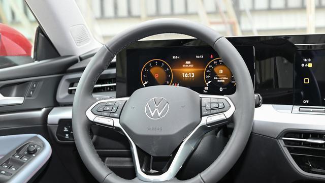 年轻人买车，还得是无框车门，已不到15万的凌渡，值得买吗？