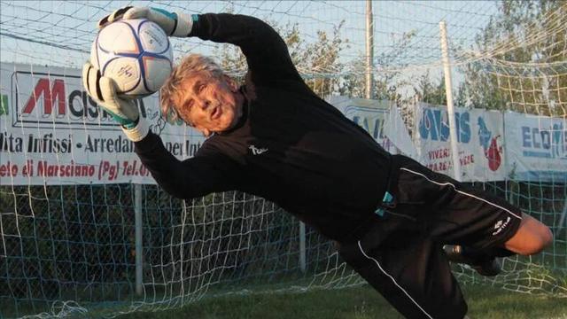 退休的你在干嘛？他83岁还能在意大利踢足球！行动起来你也可以！