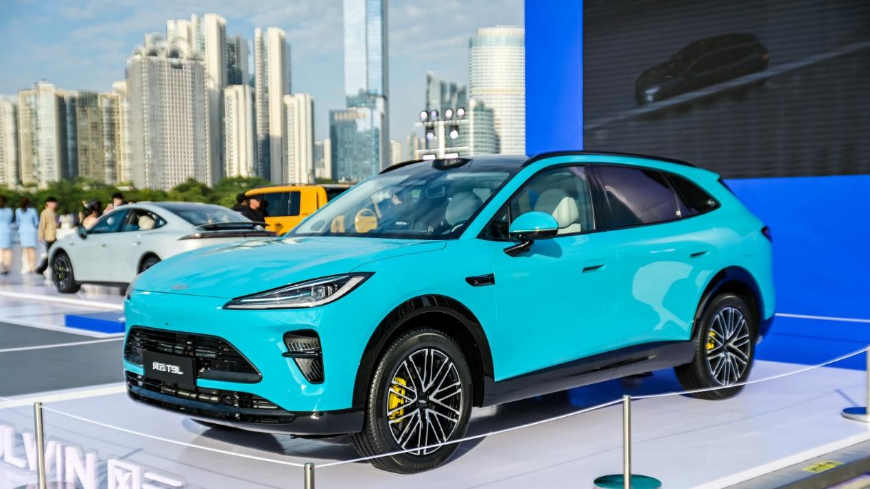 广州塔下遇蔚蓝艺术品：风云T9L携地平线智驾，让大家都驻足拍照