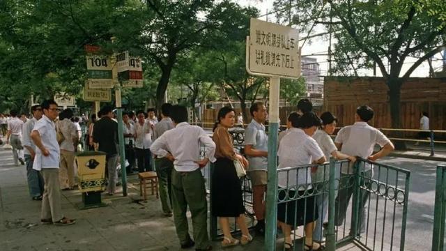 母亲获拆迁款拒伸援手，十年后女儿以同样方式回应，亲情与金钱的抉择