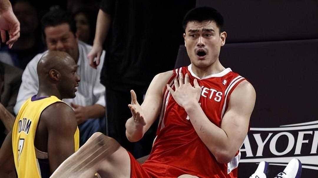 ​王治郅的灵动，姚明的伟岸：中国篮球的双峰并峙，何处是归途？