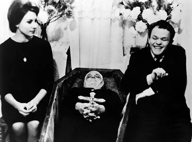 中产阶级的末路，他挥出了拳头