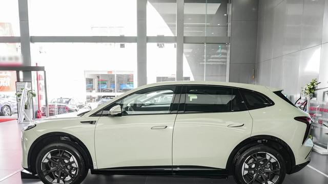 红旗天工06开启预售：900V平台+L2.9智驾，“技术流”纯电SUV？