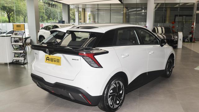 后驱+多连杆后悬挂，上汽出品的纯电“小钢炮”，MG4EV值得买吗？