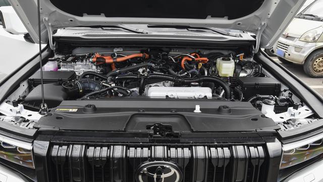 丰田普拉多2025款：混动加持与大幅优惠，硬派SUV的新选择