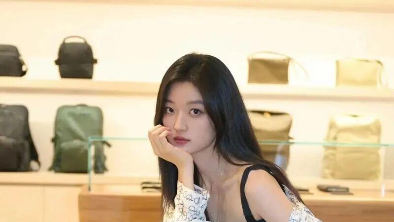 美女明星写真之孙千，大秀美腿也相当感觉