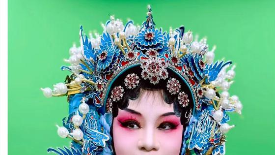 红土地上的文化使者：邬成香如何让赣鄱之声唱响世界