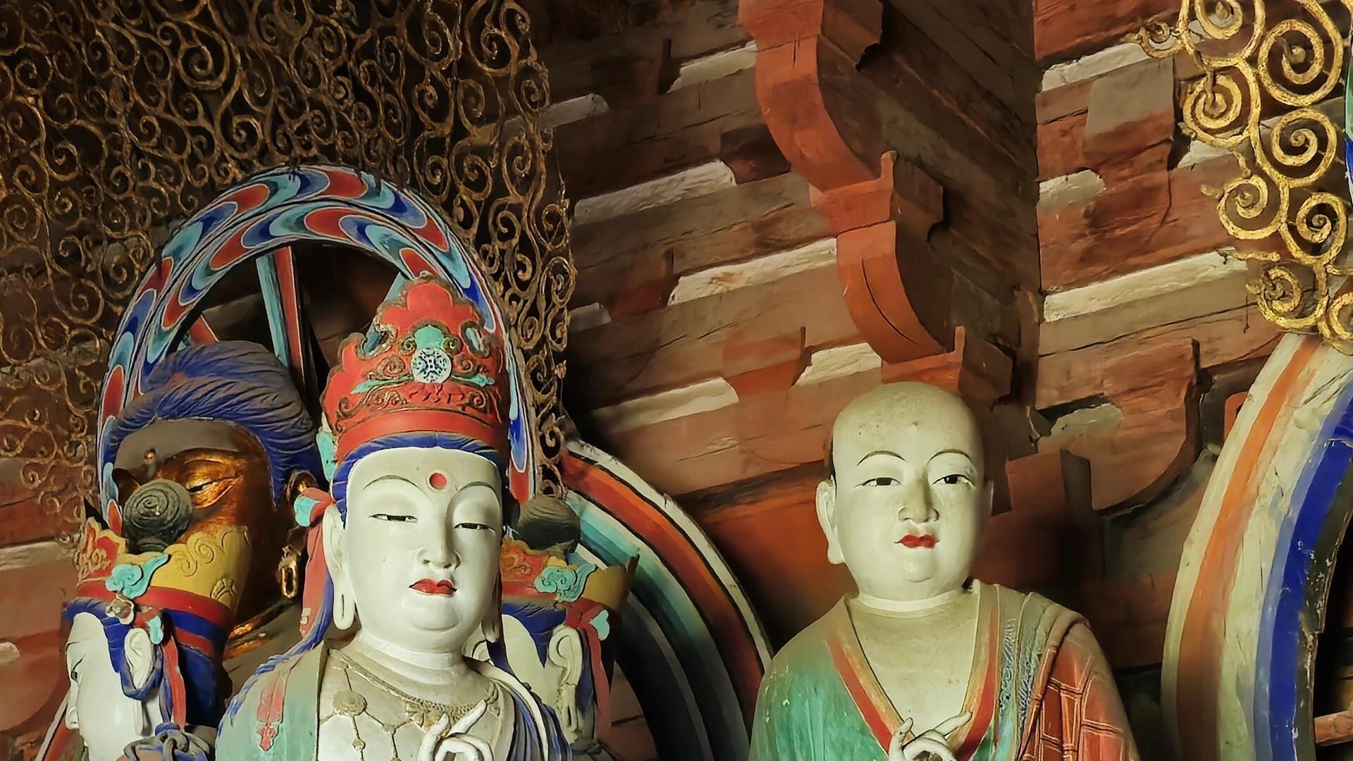 佛光寺唐佛现民国色，老和尚善意油饰，梁思成痛心