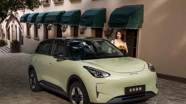 2025年8月第2周纯电轿车销量排行榜，小米力压特斯拉，升至第4