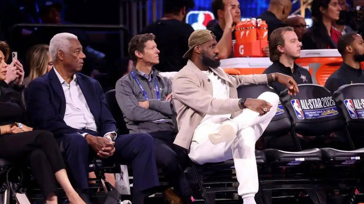 老詹得票低记者鸣不平：他历史前二，在洛杉矶举办，名嘴说出隐情