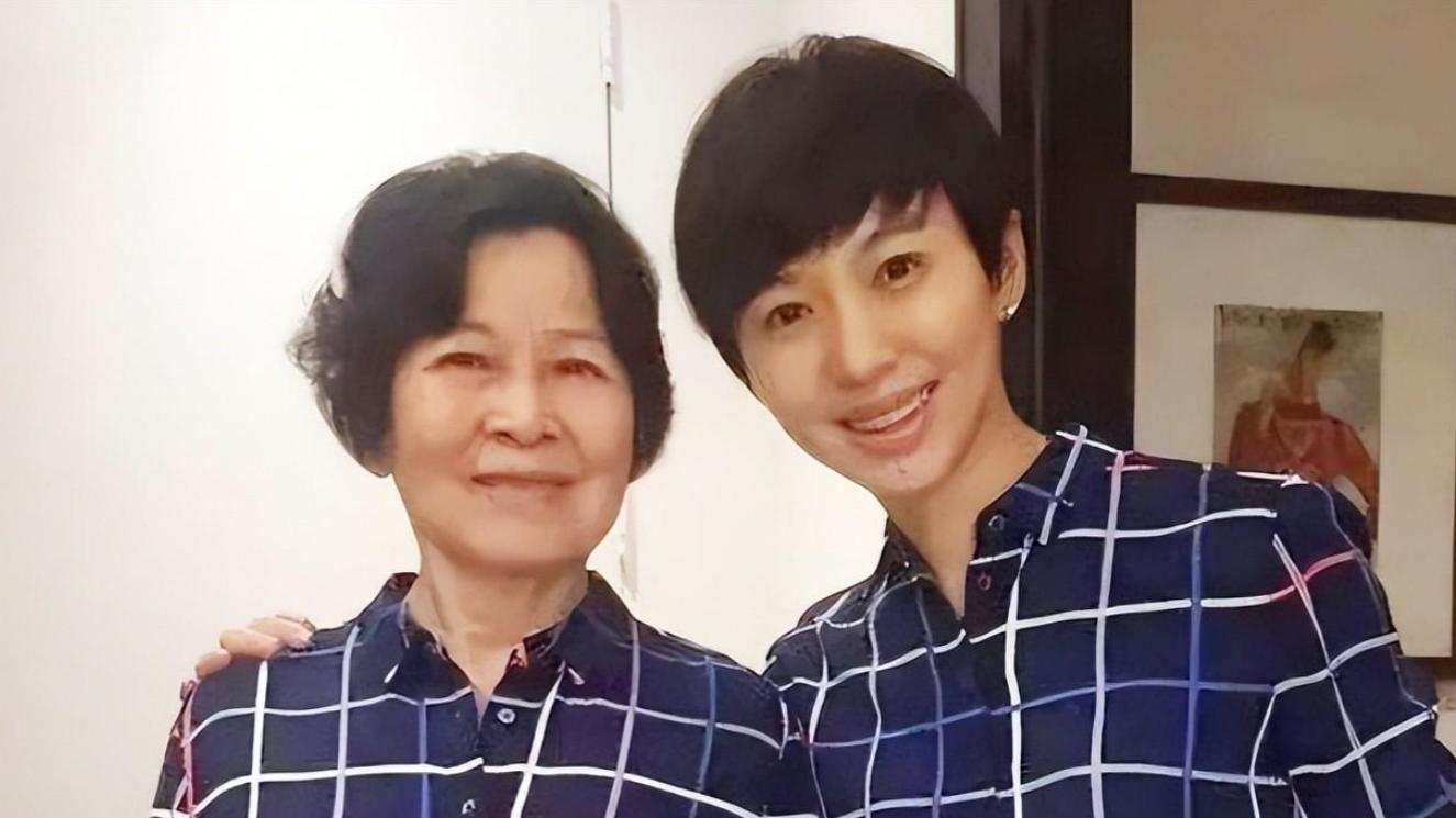 欧阳夏丹辞央视陪母抗癌，如今46岁仍未婚