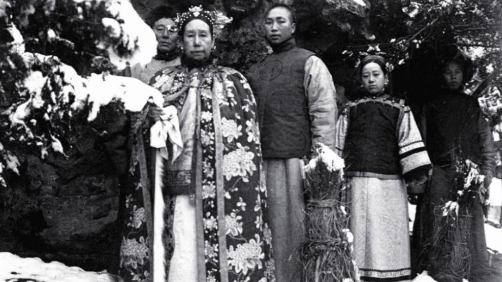 慈禧出洋相：第一次见电灯时喊出了两个字，如今成了人们的常用词