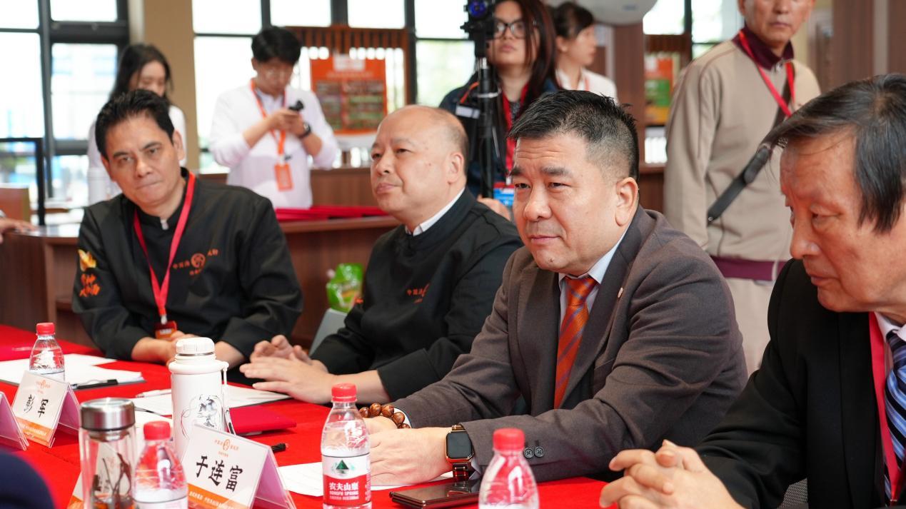 传承匠心 赋能产业 ——2025 首届百家大师汤邀请赛在海南中熬汤业盛大启幕