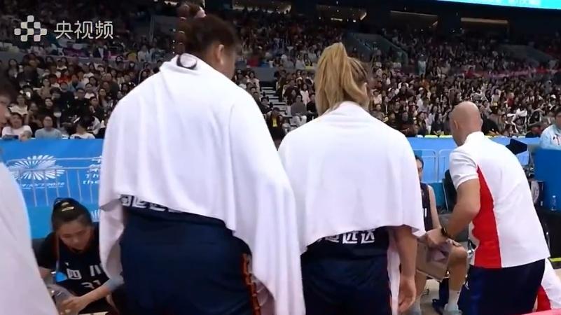 女篮第一身价要打没了？李梦6中1得2分1板 决战时刻沦为“看客”