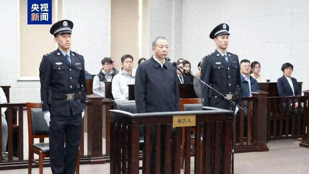 李显刚：权力，金钱，欲望交织下的悲剧人生