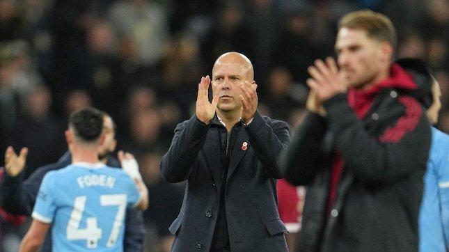 局势更加混乱，利物浦召开紧急会议讨论主教练斯洛特的命运？