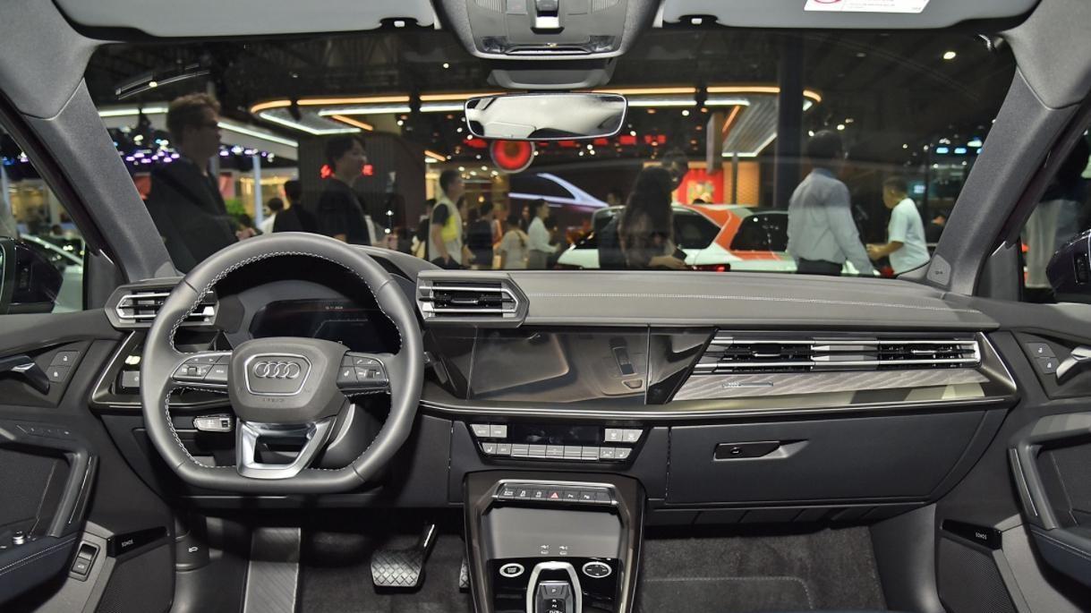 奥迪新“诚意”感受下！降至11万级，8安全气囊加持性价比确实足