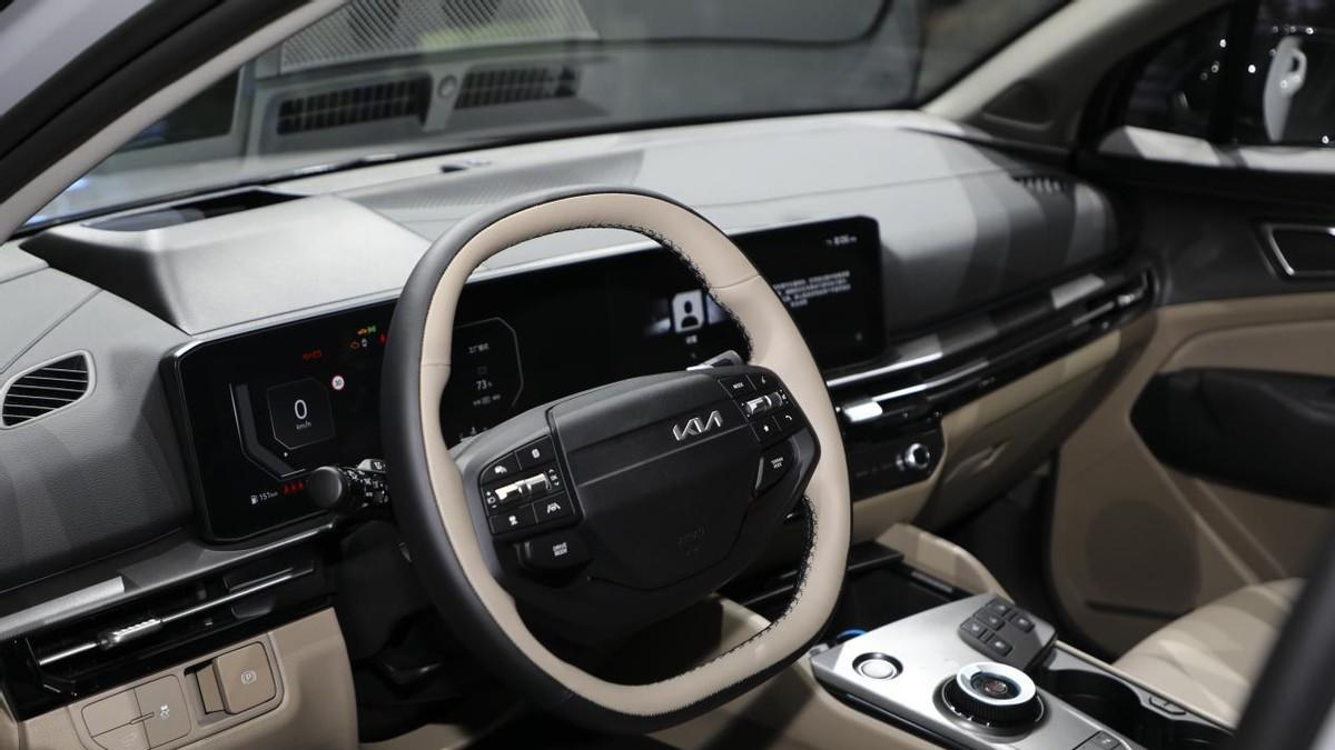 李娜倾情代言新狮铂拓界 起亚携全明星车型闪耀广州车展