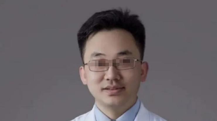 医生出轨多人被举报！抗疫英雄人设崩塌，医院直接开除