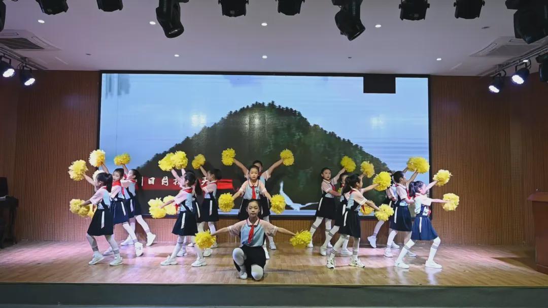 信阳市第一实验小学“童心迎国庆”：以爱之名，共绘爱国画卷
