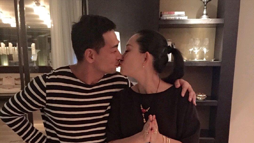 此生至爱梅艳芳，却将小八岁妻子宠成大公主，她到底有什么魅力？