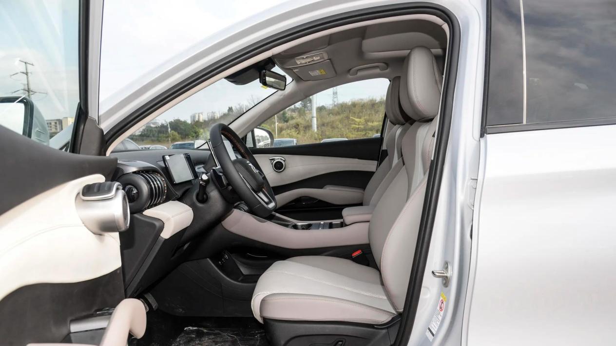 顶配才12.98万！续航600km，还有激光雷达，这台SUV适合过日子