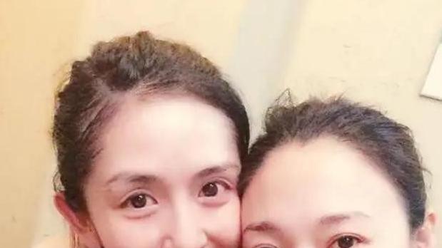 谢娜李小冉友情变化



曾经，她们亲密无间，李小冉倾力相助谢娜渡过难关。谁料，
