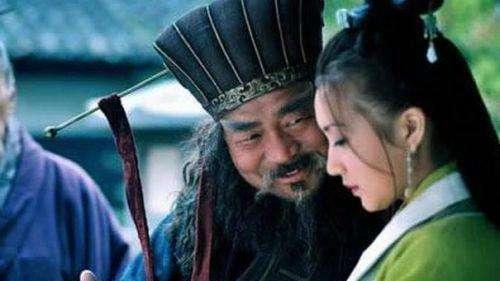 曹操出于四点不能娶蔡文姬，重金赎回后，亲手将她嫁给别人！