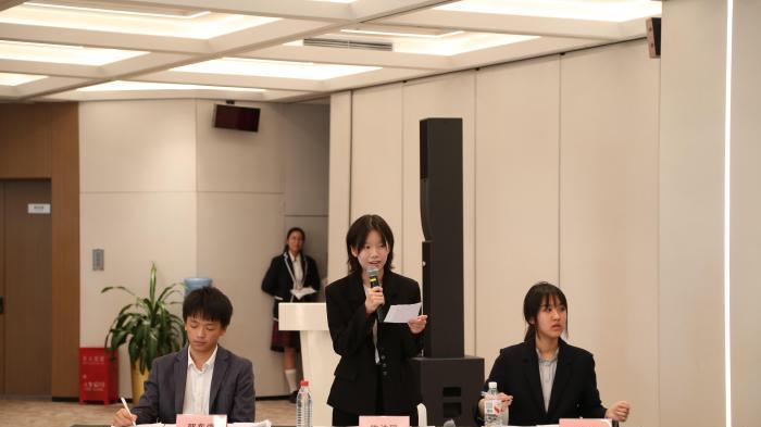 北京高中生与机器人同台“辩论” 赋能语言教育模式革新