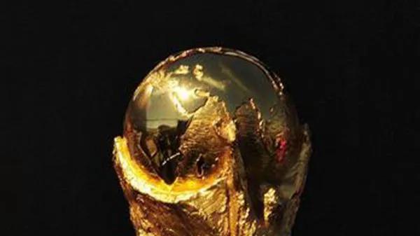 世界杯历史上有两个球队，只要小组晋级，必进四强