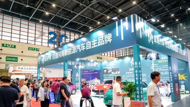 韩路：金鱼汽车搓了一个极其粗制滥造的保时捷外壳就出来诈骗了！