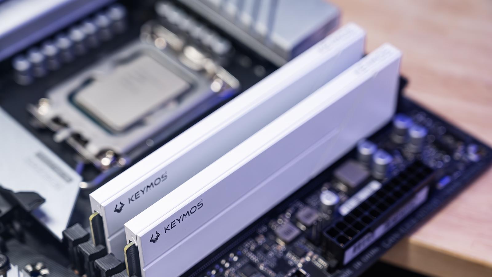 AMD DDR5内存怎么选？科摩思承影机甲实测：低时序稳压竞品，超频潜力领跑同价位