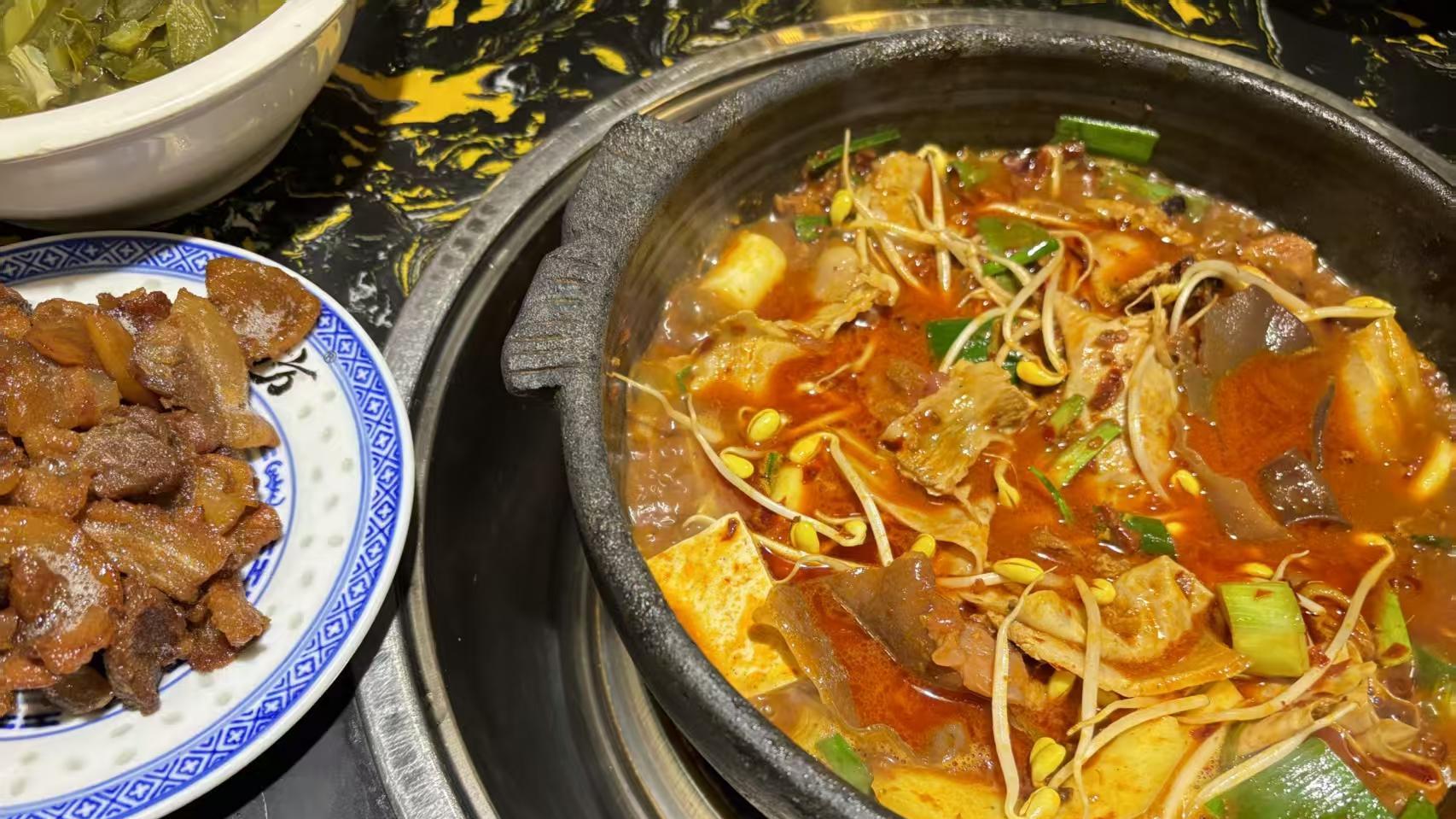 到贵州六盘水吃什么？1个名字耽误的美食，难民火锅！