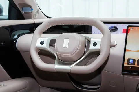 20 万选 SUV 别乱挑！阿维塔 07 满配开回家，华为辅助超省心