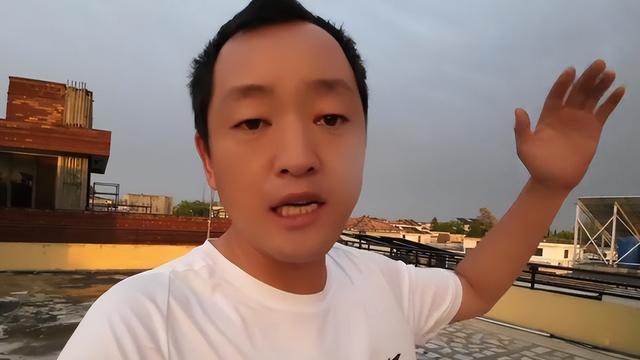 韩红的话再次应验，男子在巴基斯坦贫民窟被围：不帮就不是中国人