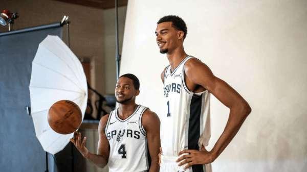 圣城第二支柱福克斯独得29分三斩雷霆，飞狐元年2.0时代正式到来