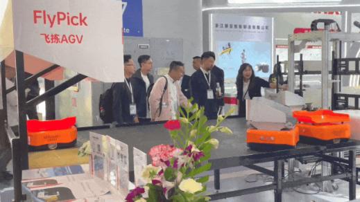 从仓内到户外全覆盖，蚂蚁机器人室外牵引车+飞拣机器人再升级！