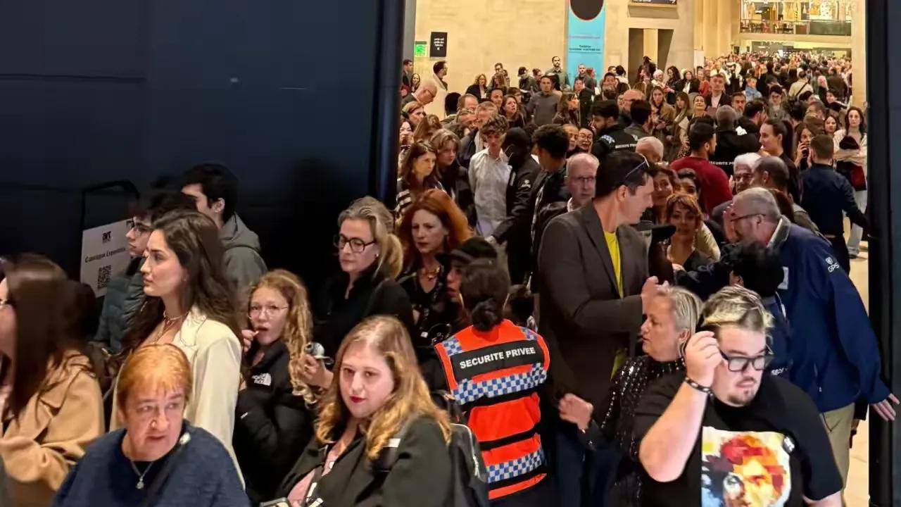 杨海伦《千年运河图》亮相《ART SHOPPING》第36届国际艺术博览会 巴黎卢浮宫开幕盛况引关注