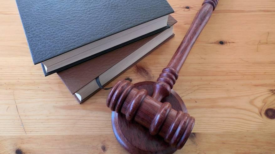 妻子花光百万家产打赏主播，老公可以要回吗？